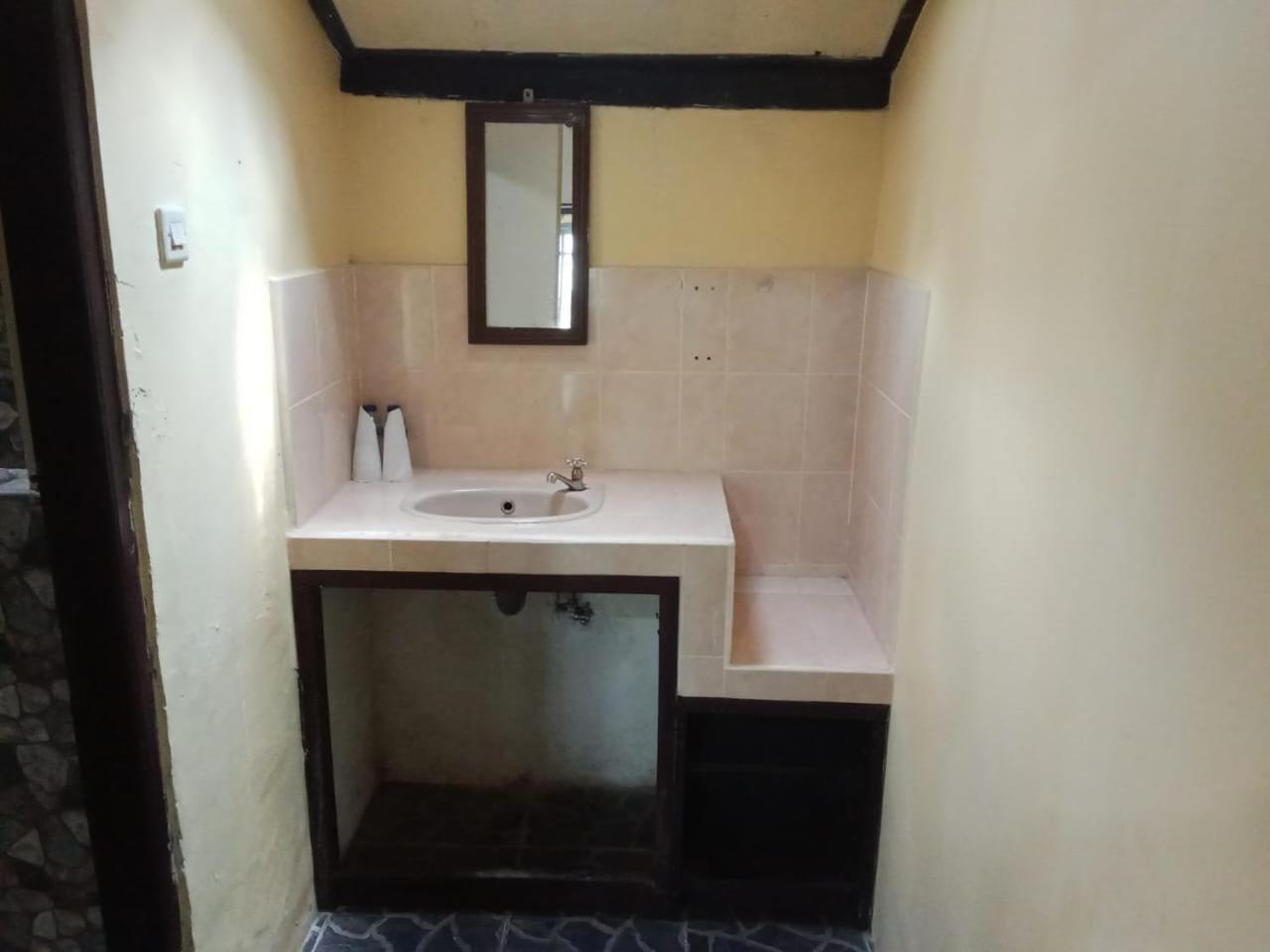 Apartamento Guru Ratna Munduk Exterior foto