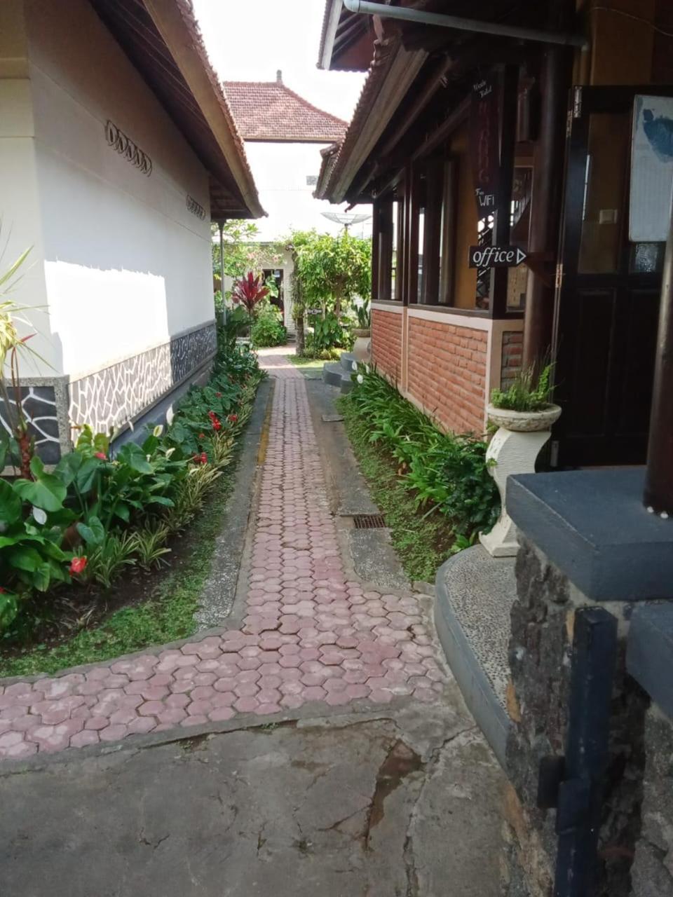 Apartamento Guru Ratna Munduk Exterior foto