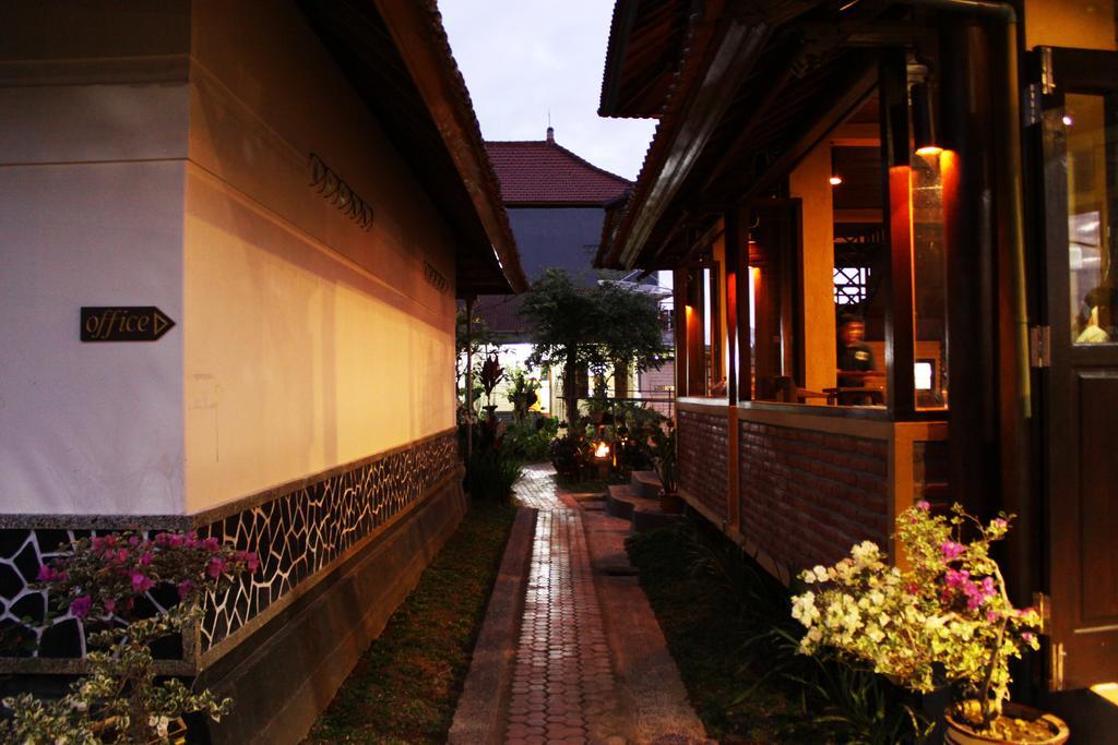 Apartamento Guru Ratna Munduk Exterior foto